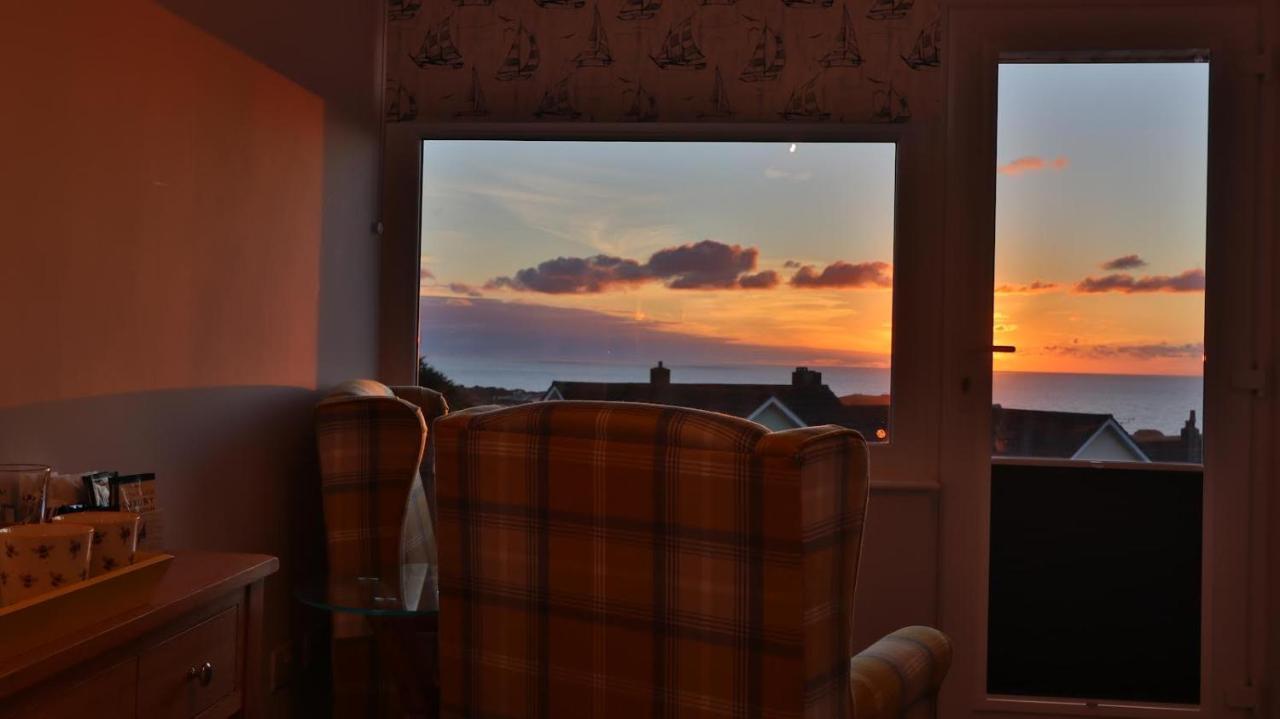 Sirens Sunset Peaceful Retreat With Stunning Sea Views, 5 Minutes From Porth Beach Bed & Breakfast Newquay  Exterior photo